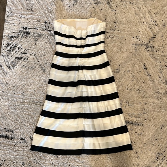 BCBGMaxAzria black and white knee-length sleeveless sheath dress - Picture 3 of 7